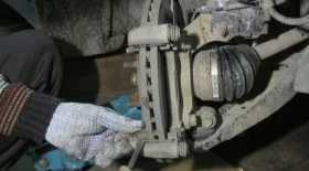 Замена тормозных колодок Мицубиси Аутлендер 3