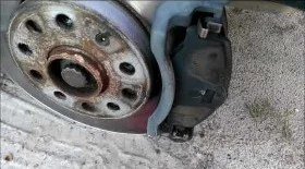 Снятие и установка тормозных накладок Audi A3