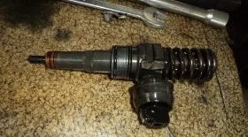 Снятие и установка насос-форсунок в моторе 1.4 л TDI AMF