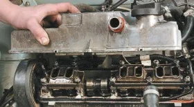 Снятие головки блока цилиндров на двигателе 1.4 л 16V (BCA)