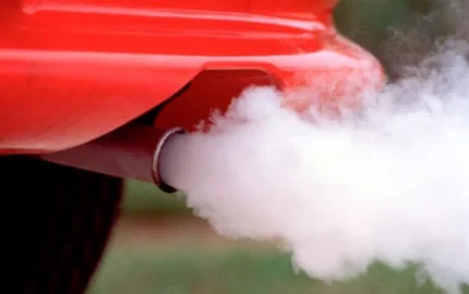 Густой белый дим из выхлопной