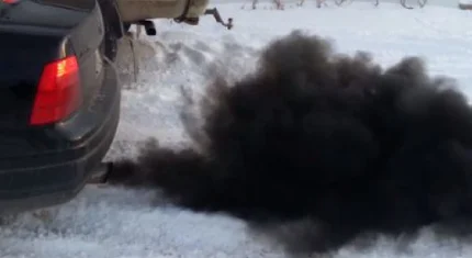 Черный дим из выхлопной