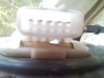 Фишка папа-мама на бензонасосе