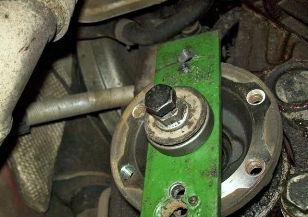 Как запресовать фланец сальника правого привода АКПП Гольф 2