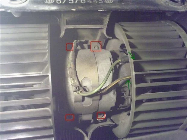Снятие моторчика печки BMW 3 седан (E36)