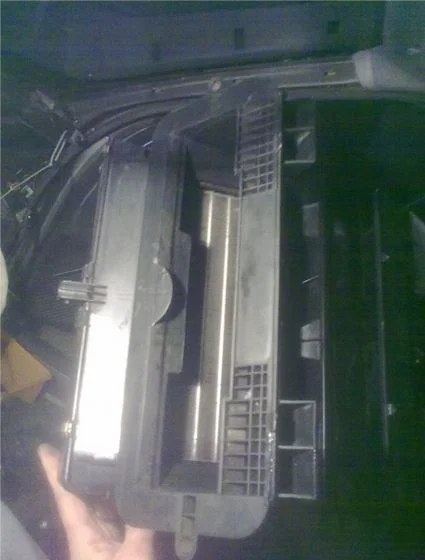 Снятие радиатора отопителя