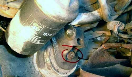 Замена левого рычага передней подвески Фольсваген Джетта