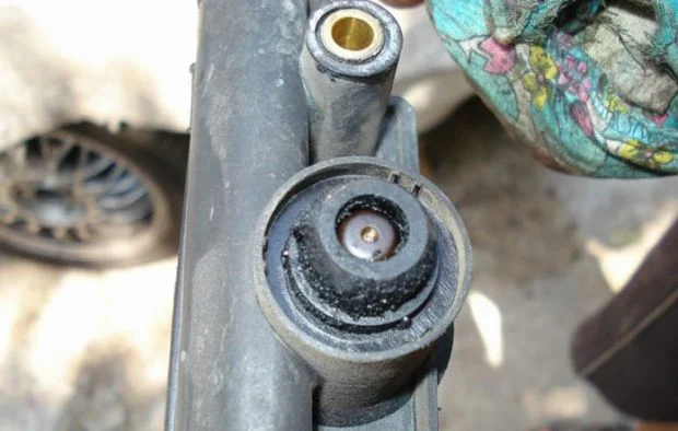 топливная рампа Фольксваген Пасстат Б3