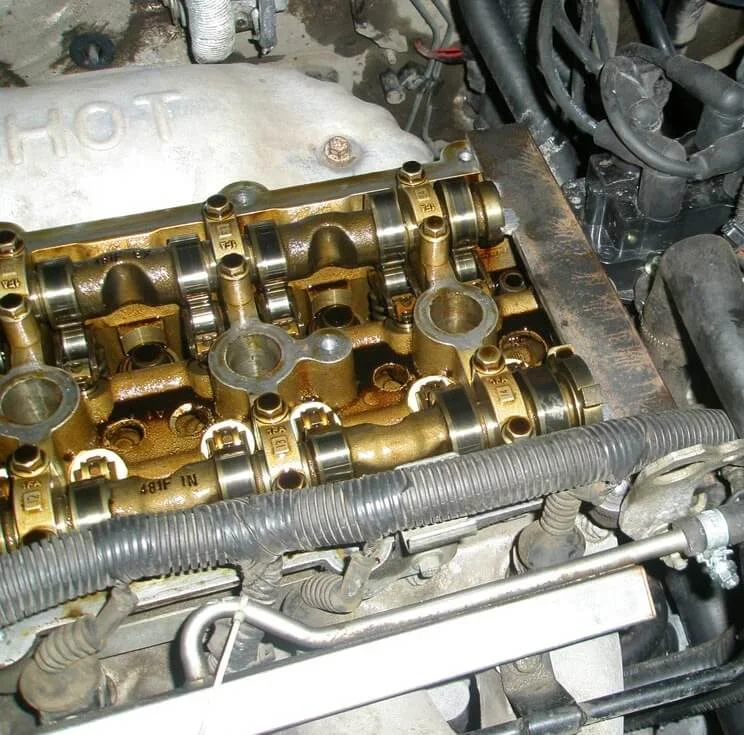 Фиксация распредвалов Чери Фора