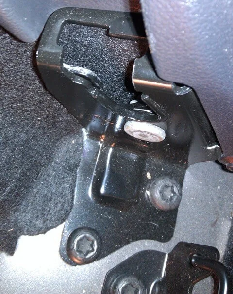 Снятие спинки заднего сидения Форд Фокус 3