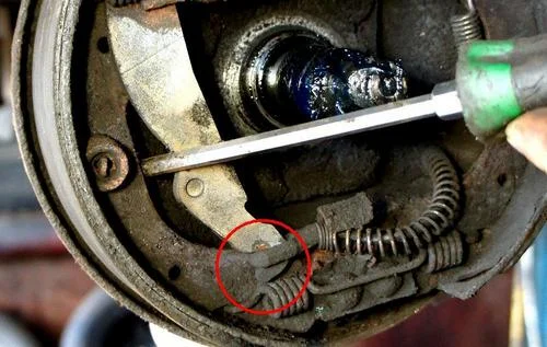 рычаг стояночного тормоза