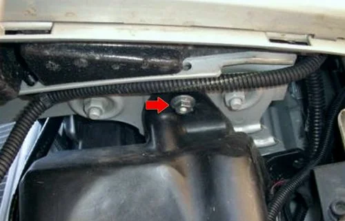 крепления бачка омывателя Opel Astra H