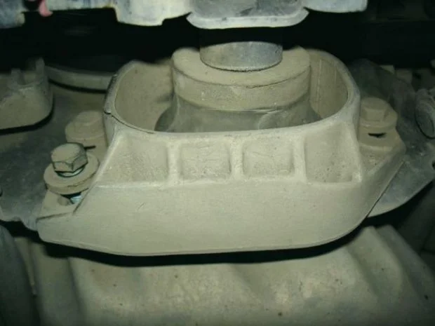 передняя опора двигателя Ауди А4 Б5