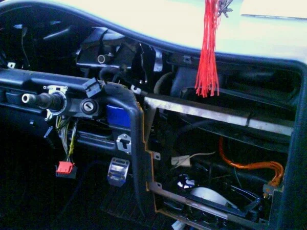 снятие радиатора отопителя Сеат Толедо 1