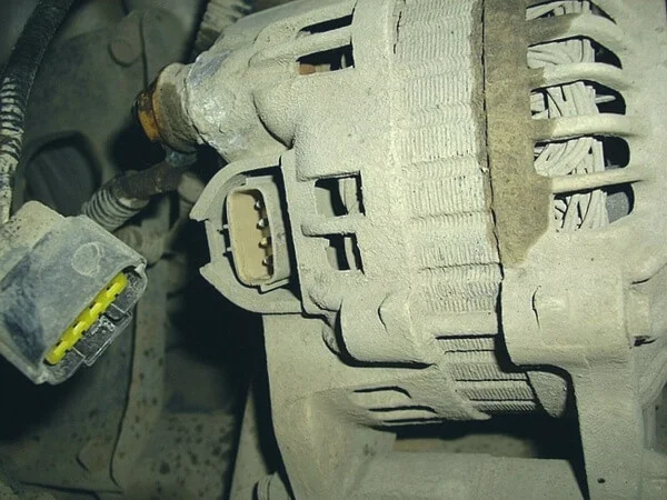 скидываем фишку с генератора Chery Tiggo генератор Chery Tiggo