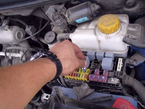 предохранитель бензонасоса Авео