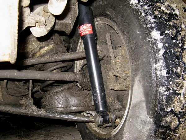 Замена заднего амортизатора Чери Тиго