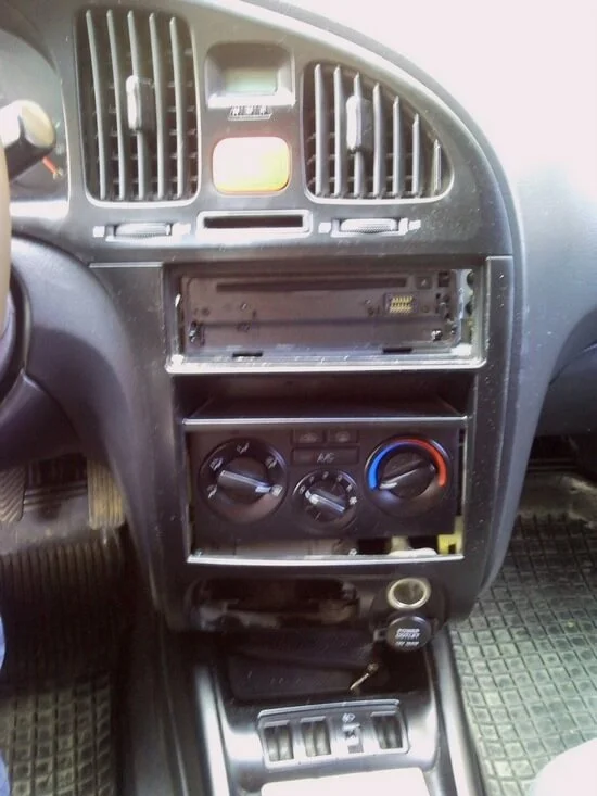 снятие центральной панели Хюндай Элантра