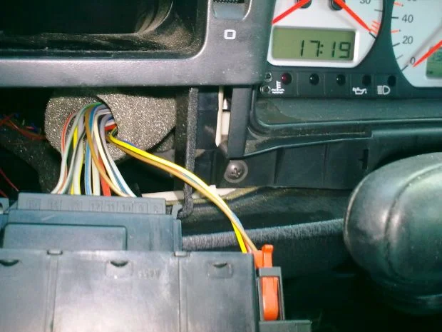 Замена лампочки в приборной панели Фольксваген Пассат Б4