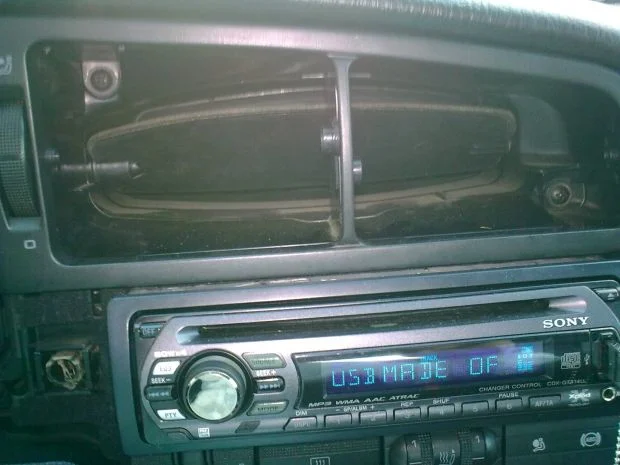 Замена лампочки в приборной панели Фольксваген Пассат Б4