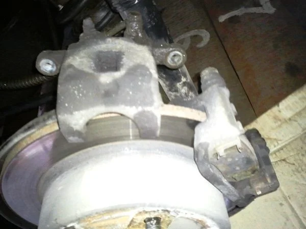 снятие заднего суппорта Санг Йонг Корандо