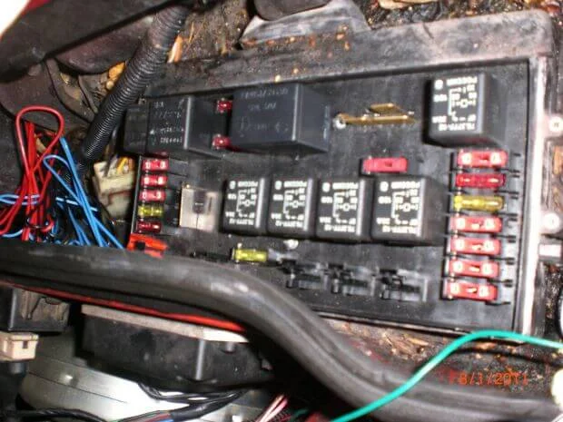 Где находятся предохранители на ВАЗ 2114?