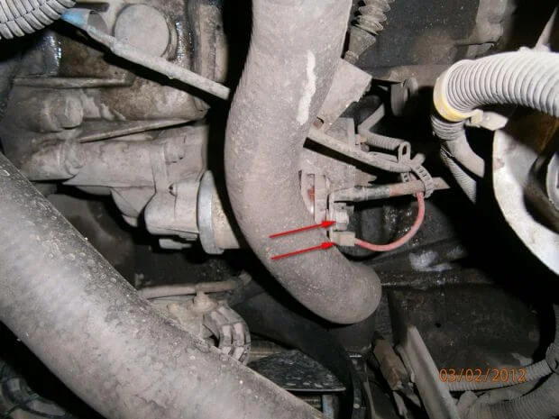 Где находится стартер на ВАЗ 2114?