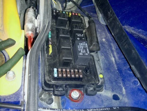 Гайки крепления монтажного блока