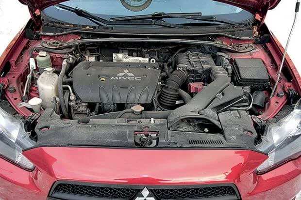 под капотом Митсубиси Лансер 10