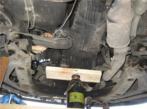 стопорный болт Ауди 80