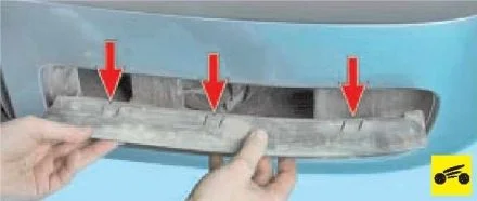 снятие декоративной решетки бампера Шкода Октавия