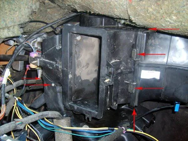 Замена радиатора печки Ауди 80