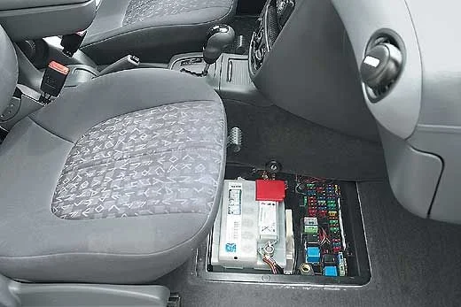 Mercedes-W168-A-Klasse где стоит акб