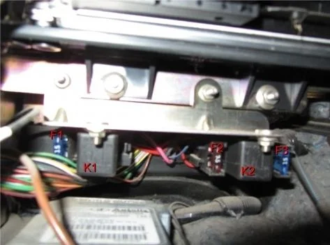 Предохранители и реле системы впрыска Приора