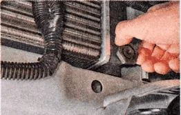 Сливное отверстие радиатора Лада Калина