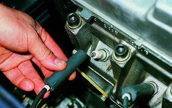 Замена свечей зажигания ВАЗ 2114