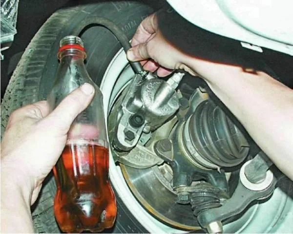 Замена тормозной жидкости ВАЗ 2114