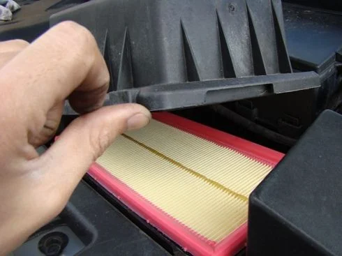 Замена воздушного фильтра на Форд ФОкус 1