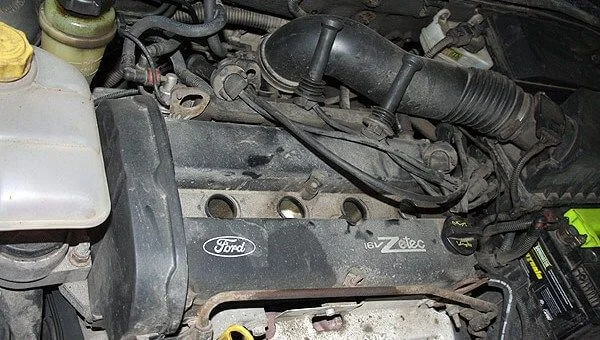 Как поменять свечи зажигания на Форд Фокус 1?