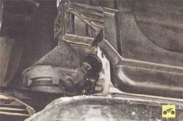 Как поменять охлаждающую жидкость Форд Фокус 2?