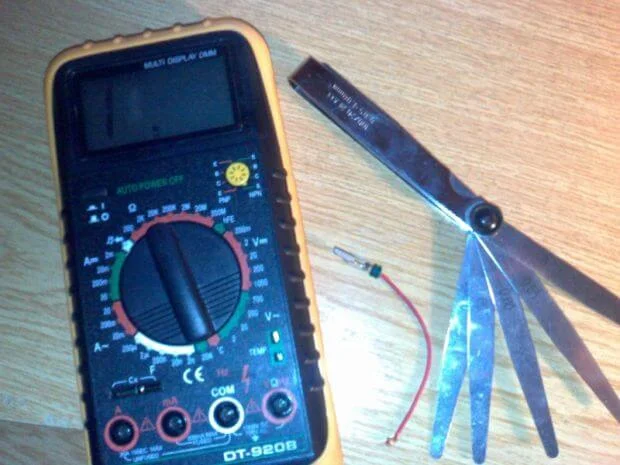 как отрегулировать датчик дроссельной заслонки Toyota