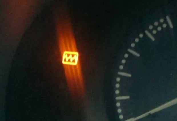 Значек "кардиограма" на Рено