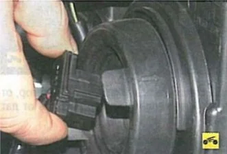 Замена лампы ближнего света Митсубиси Лансер 9