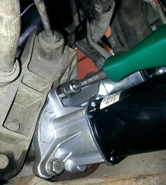 Снятие стартера на Пежо 307 Снятие стартера на Пежо 307