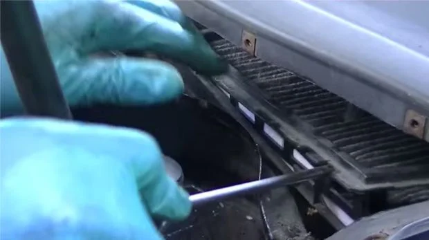 Замена салонного фильтра Гольф 4