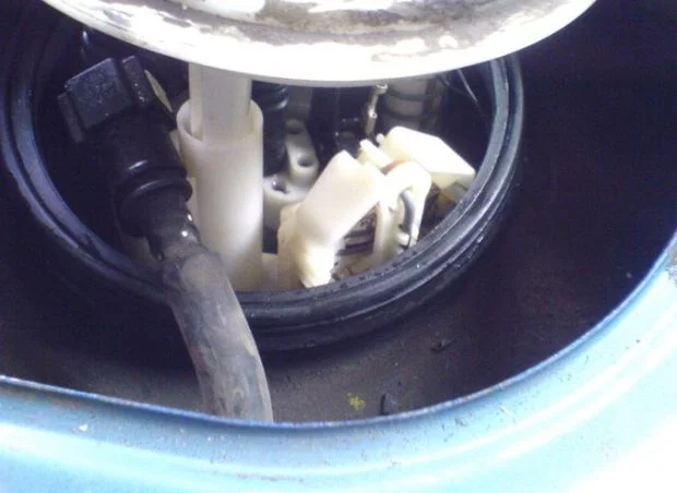 снятие бензонасоса Ниссан Ноте