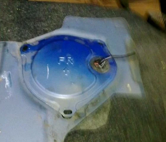 лючок бензонасоса Ниссан Ноут