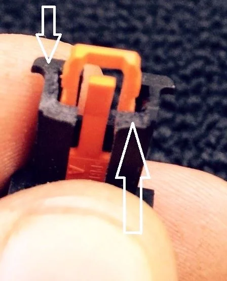 место слома разъема при замене свечей зажигания на Опель Мокка