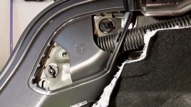 крепящие болты заднего фонаря Форд Фокус 3 седан