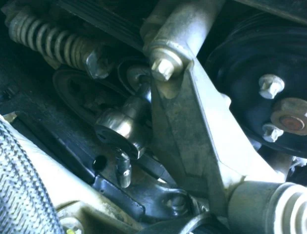 Снятие ремня навесных агрегатов Astra H Снятие ремня навесных агрегатов Astra H